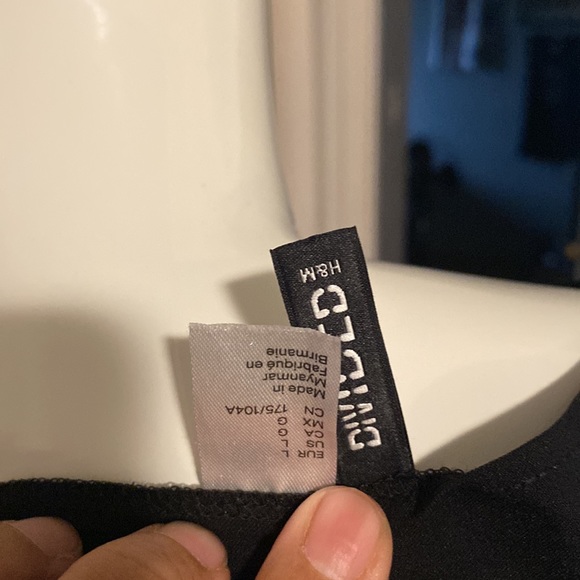 Black, peekaboo, crop top, heart rhinestone buttons - Picture 6 of 7